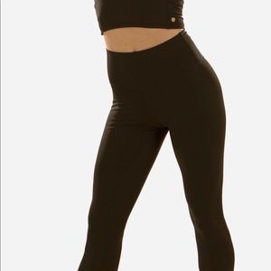 Mika High Waisted Kaya Leggings (M)